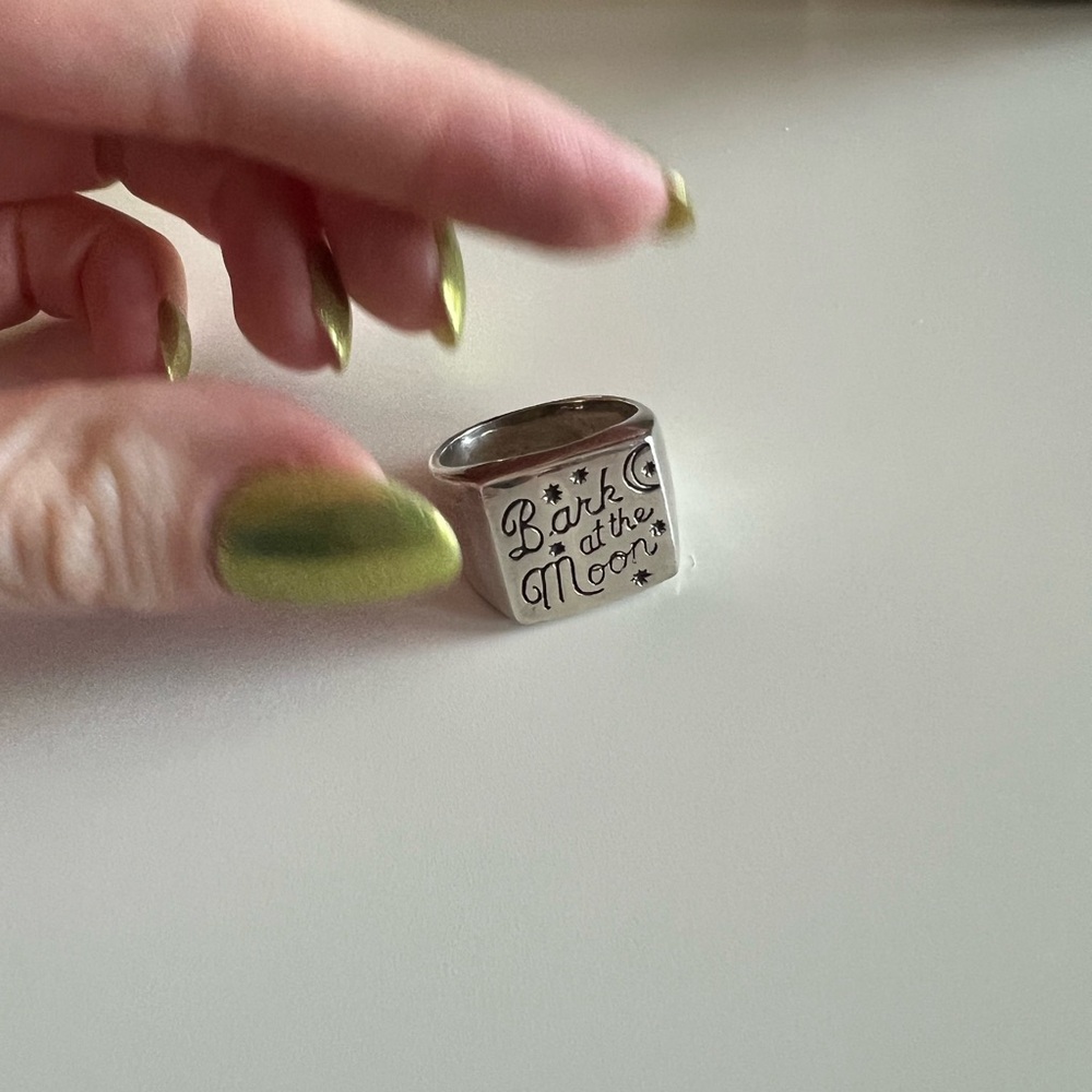 Souvenir Jewelry Silver Bark at the Moon Ozzy Osbourne Ring - Picture 16 of 16